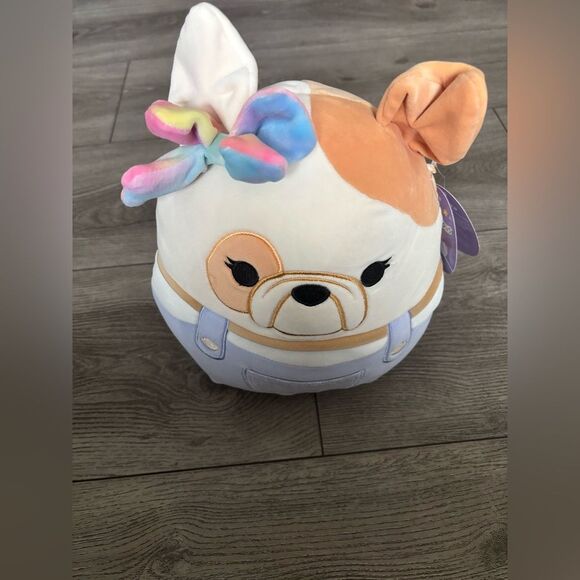 Squishmallows Davitta Cute Plush Toy with Overalls and Bow - Picture 2 of 4